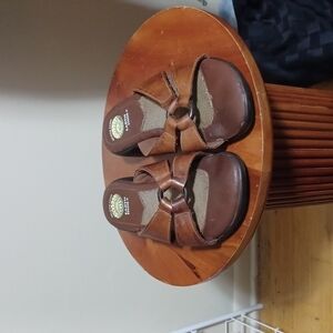 EARTH SHOE BARBERRY SERIES SIZE 7.5 IN A BEAUTIFUL BROWN LEATHER